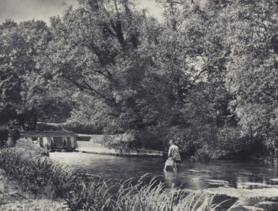 アンドーヴァー近郊のミル下（モノクロ写真） 作： Edward Alfred Barton
