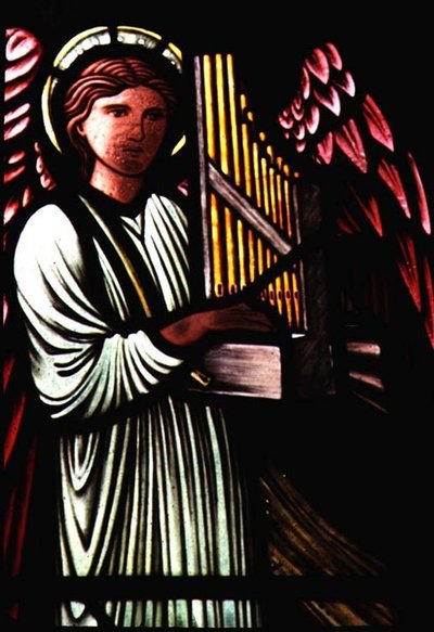 エドワード・バーン・ジョーンズ卿 (1833-98) による携帯オルガンを持つ天使 作： Edward Coley Burne Jones