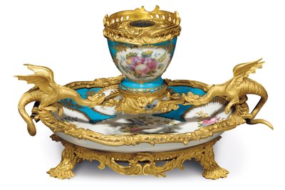 ウィリアムIVセーヴル様式のターコイズブルーのグランドエンクリエ、おそらく18世紀の磁器、ormolu c.1835-40 作： Edward Holmes Baldock