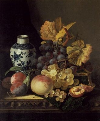 ブドウ、桃、プラム、カシスと青と白の花瓶 作： Edward Ladell