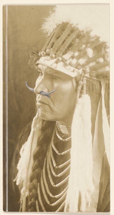[鼻にピアス］ 作： Edward S. Curtis