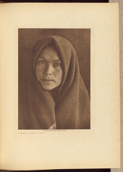キウスタの女 - ハイダ族 作： Edward S. Curtis