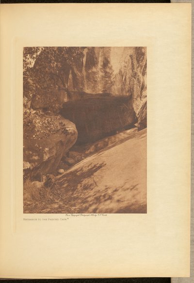 ペインティング・ケーブの入り口 作： Edward S. Curtis