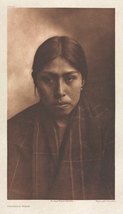 ポートフォリオ IX、プレート 305: スクアミッシュの女性 作： Edward S. Curtis