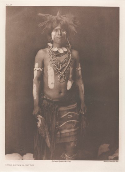 ポートフォリオ XII、プレート 430: 衣装を着たスネーク ダンサー 作： Edward S. Curtis