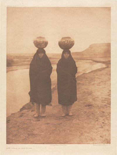 ポートフォリオXVII、プレート610：川辺のズーニの少女たち 作： Edward S. Curtis