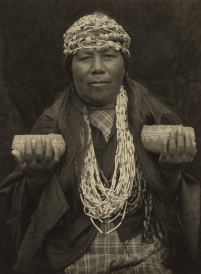 スージー・リトル - フーパ・メディスン・ウーマン 作： Edward S. Curtis