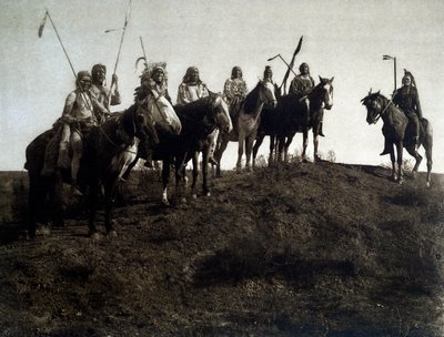 アメリカインディアン: 馬に乗ったアプサローク戦士 作： Edward Sheriff Curtis