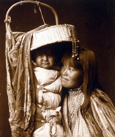 アパッチガールとパプース 作： Edward Sheriff Curtis