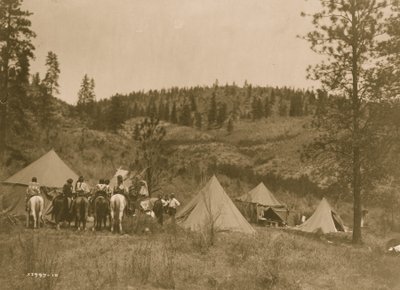 Spokan 1910の著者のキャンプ（写真） 作： Edward Sheriff Curtis