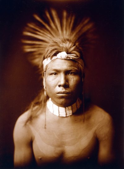 黒髪、インド人、c。 1905年、写真エドワード・S・カーティス 作： Edward Sheriff Curtis