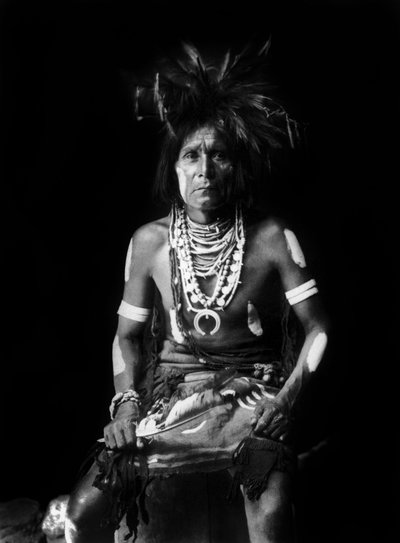 Hopi-intialainen, Naja kaulassa, kuva Edward S. Curtis, c. 1921 作： Edward Sheriff Curtis