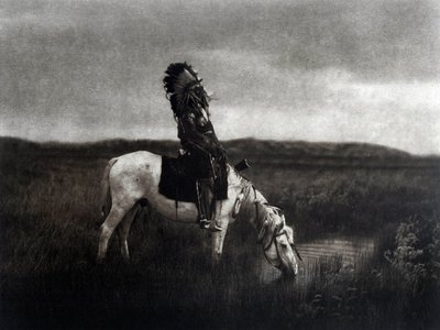 平原に乗るインドの戦士 作： Edward Sheriff Curtis