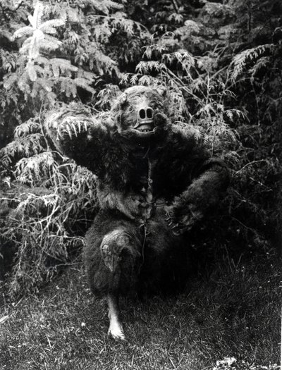 ナネ・カギュル、ネイティブアメリカンの衣装 作： Edward Sheriff Curtis