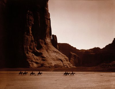 エドワード・S・カーティスによるナバホライダー、1904年頃（トーンシルバープリント） 作： Edward Sheriff Curtis