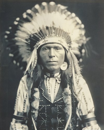Red Thunder, Nez Perce (päällikkö Josephin veljenpoika) 作： Edward Sheriff Curtis