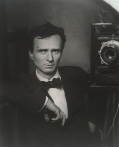 スタジオカメラでのセルフポートレート 作： Edward Steichen