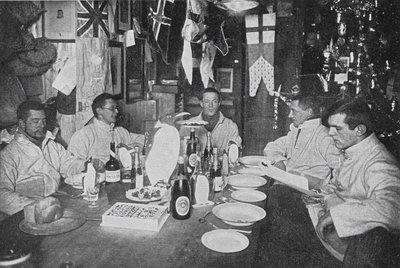 1912年6月22日の真冬日の晩餐会（モノクロ写真 作： Edward W. Nelson