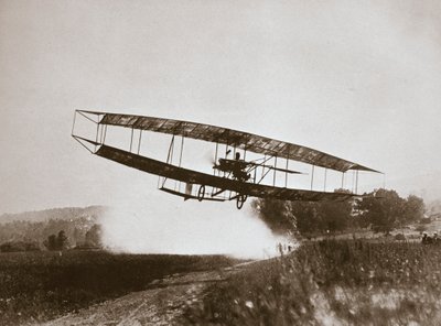 1908年、アメリカの飛行士グレン・カーチスが「ジューン・バグ」で初の空気より重い飛行を行った 作： Edwin Levick