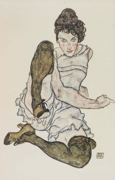 1917年、足を上げて座っている女性。 作： Egon Schiele