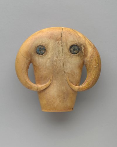 ブルズヘッドの形をしたお守り、紀元前3500〜3100年頃 作： Egyptian