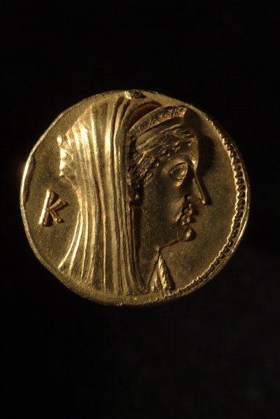 アルシノエ2世のギリシャのオクタドラフ、紀元前240年、裏面 作： Egyptian