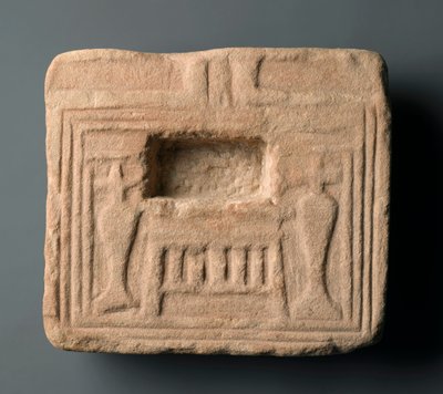 おそらくエルハッサイア（砂岩）の供物台 作： Egyptian
