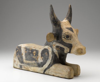 リクライニングブル、紀元前305〜30年（ジェッソとペイントを施した木材） 作： Egyptian