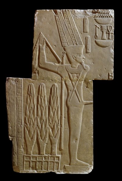 神の浮き彫り（石灰岩） 作： Egyptian
