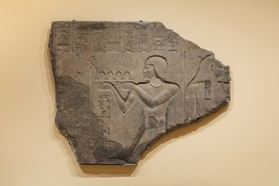 神への捧げ物をするプトレマイオス2世のレリーフ 紀元前285～246年 （花崗岩） 作： Egyptian