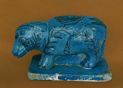 真ん中の王国、Dra Aboul Nagaの黒い装飾が施された青いカバ（ファイエンス） 作： Egyptian 11th Dynasty