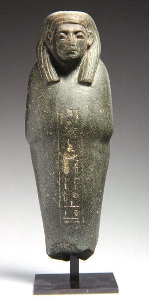 祭司Ra-s-hetep-ibのためのウシャブティ像、中王国時代、前1950年頃（灰色の岩石） 作： Egyptian 12th Dynasty
