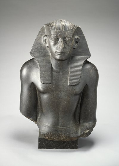 エジプト王セソストリス3世の座像の男性頭部と胴体部 作： Egyptian 13th Dynasty