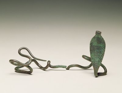ウラエウスの形の杖、ラムセスムの墓5、テーベ、中王国、紀元前1773-1650年（銅合金） 作： Egyptian 13th Dynasty