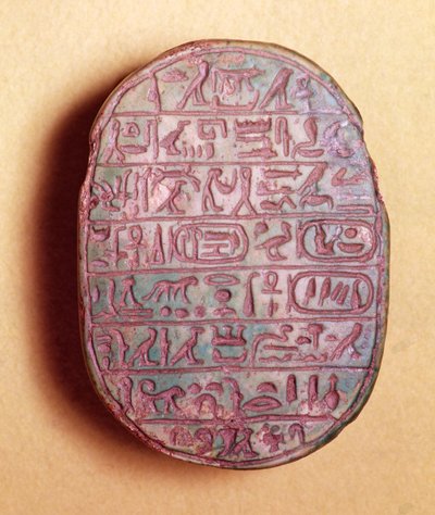 アメンホテプ3世（紀元前1417-1379年）とティエィーン女王（紀元前1391-1353年）の結婚のスカラベの拠点 作： Egyptian 18th Dynasty