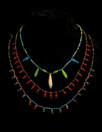 ビーズネックレス、ニューキングダム（ファイエンス） 作： Egyptian 18th Dynasty