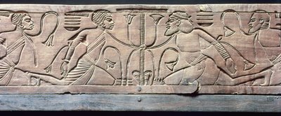 ツタンカーメンの儀式の足台からの詳細（c.1370-52 BC）ニューキングダム（木） 作： Egyptian 18th Dynasty