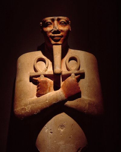 エジプトの古代遺跡。カルナックのアモン神殿から出土したセソストリス1世のオシリアック柱。紀元前1971-1926年。ルクソール（またはルクソール）のエジプト美術博物館 作： Egyptian 18th Dynasty