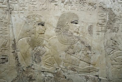 エジプトのアンティーク：葬儀の宴の招待客を表す浅浮彫り - 宰相ラモースの墓（第18王朝） - ルクソール、テーベ、貴族の墓 エジプト - エジプトの文明葬儀の宴の招待客を描いた浅浮彫り（ラモス宰相の墓より 作： Egyptian 18th Dynasty