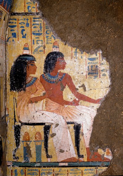 エジプト古代美術：画家マイアの墓のフレスコ画、宴席に座る故人とその妻。18王朝時代。新帝国ディム、デイル・エル・メディネ（エル・メディネ）、マイアの礼拝堂より。67 cm トリノ、エジプト博物館 作： Egyptian 18th Dynasty