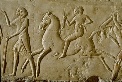 エジプトの古代遺物：馬上の戦士のレリーフ第18王朝末期 作： Egyptian 18th Dynasty