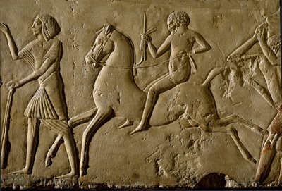 エジプトのアンティキテ。"馬に乗った戦士" 高貴な人の墓からのレリーフ。紀元前1354〜1346年。第18王朝のもの。ボローニャ、シヴィコ・アルケオロジコ美術館 作： Egyptian 18th Dynasty