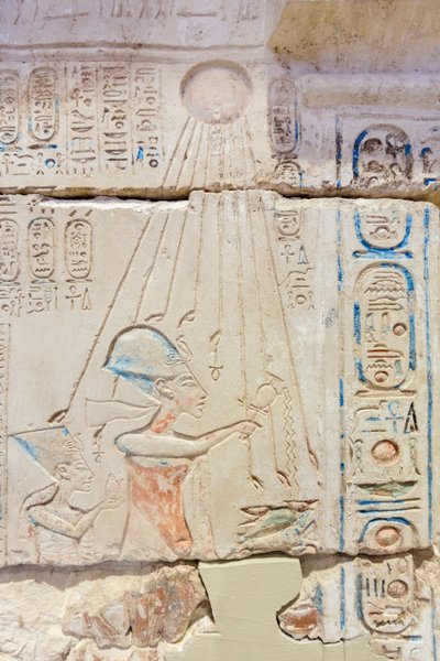 神社の正面、詳細 作： Egyptian 18th Dynasty