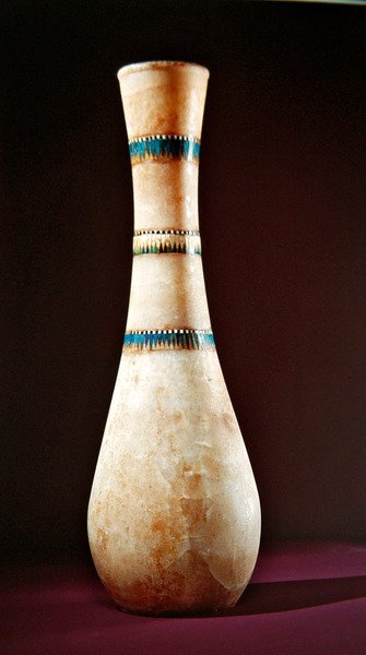 フラスコ、新王国、ツタンカーメンの墓から（ファイアンス、石灰岩、ガラスで覆われたアラバスター） 作： Egyptian 18th Dynasty