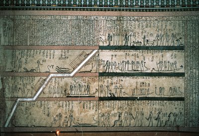 埋葬室東壁面にある「アムドゥアトの書」「太陽船の旅」を描いたフレスコ画 作： Egyptian 18th Dynasty