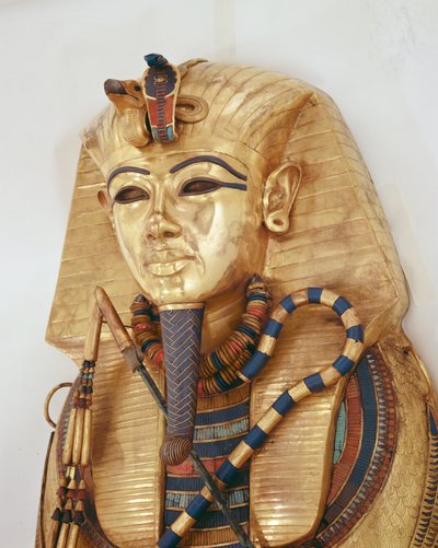 王の最内側の棺、ツタンカーメンの墓（紀元前1370〜1352年）新王国（金に半貴石がちりばめられたもの） 作： Egyptian 18th Dynasty