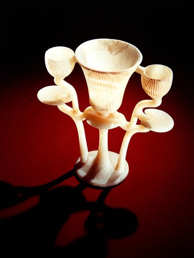 新王国ツタンカーメンの墓からの3つの蓮の花の形のランプ（アラバスター） 作： Egyptian 18th Dynasty