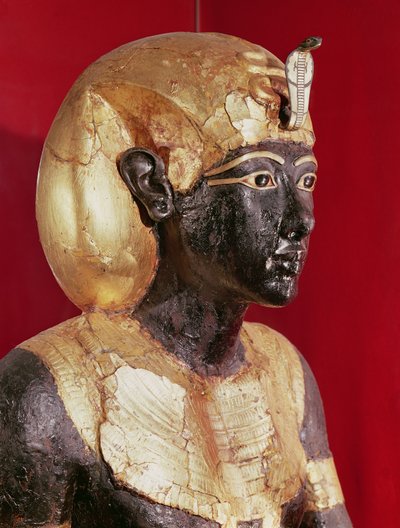 ツタンカーメンの墓からのツタンカーメンの実物大の像 作： Egyptian 18th Dynasty