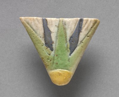 Lotus Blossom Necklace Terminal、c.1391-1337 BC 作： Egyptian 18th Dynasty