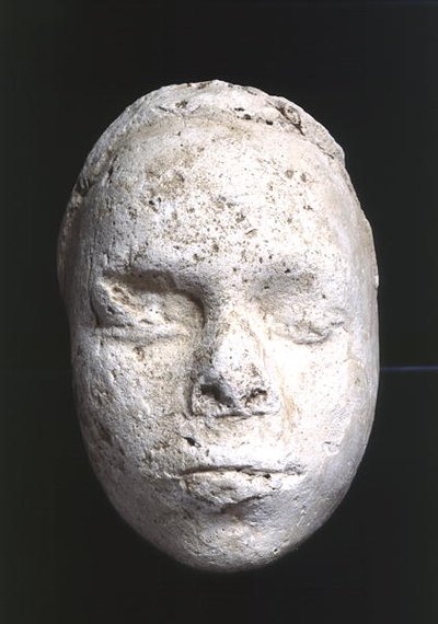 男性のマスク、おそらく彫刻家の研究、テルエルアマルナ、紀元前1353-1295年頃（石膏） 作： Egyptian 18th Dynasty